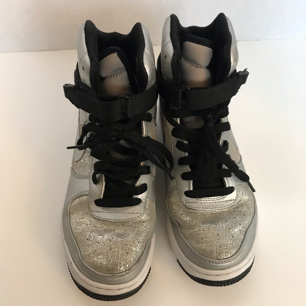 🌟EARLY BLACK FRIDAY DEAL🌟 Nike air silver high tops size 7